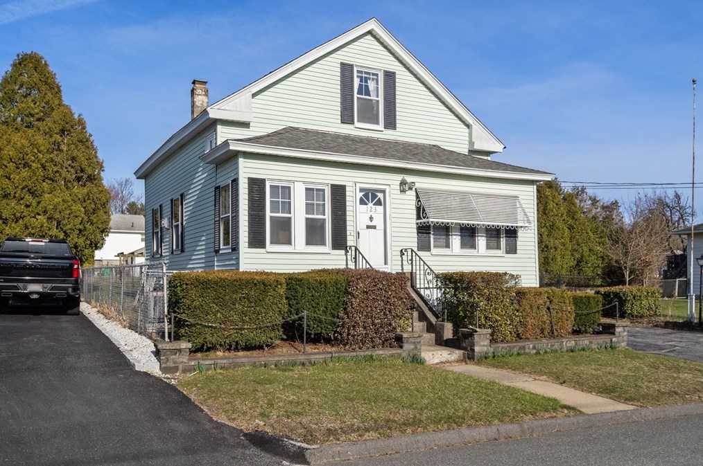 123 Allston Ave, Worcester MA  01604-3324 exterior