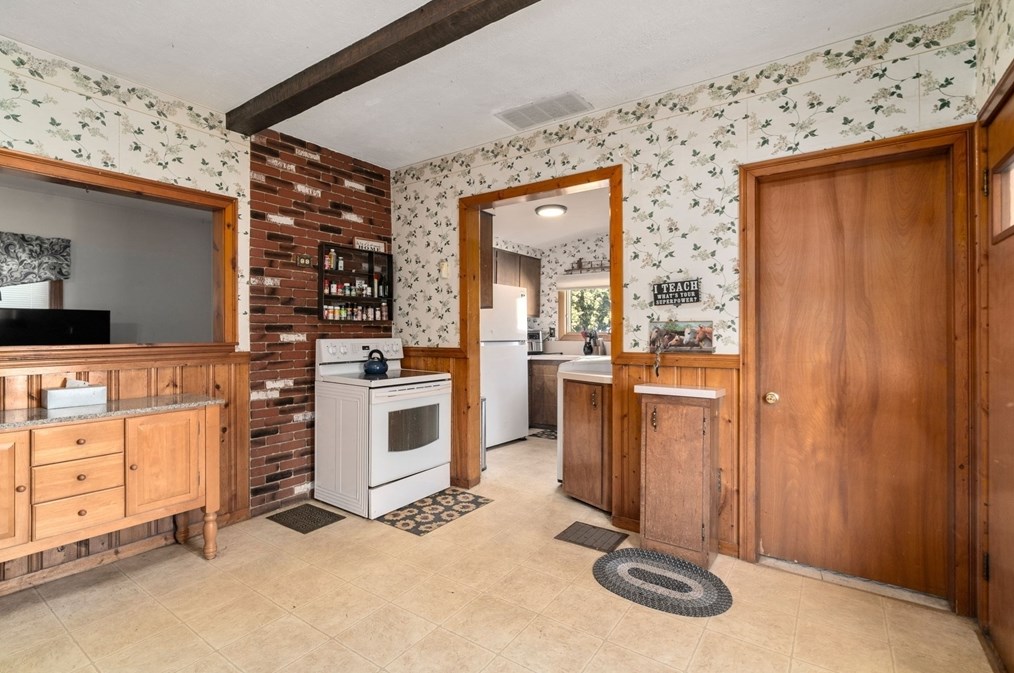 123 Allston Ave, Worcester MA  01604-3324 exterior