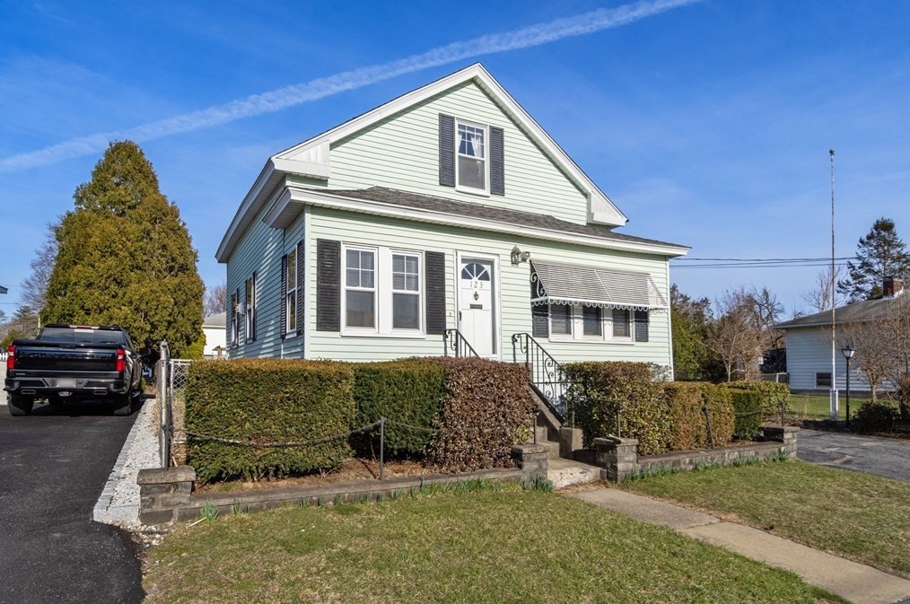 123 Allston Ave, Worcester MA  01604-3324 exterior