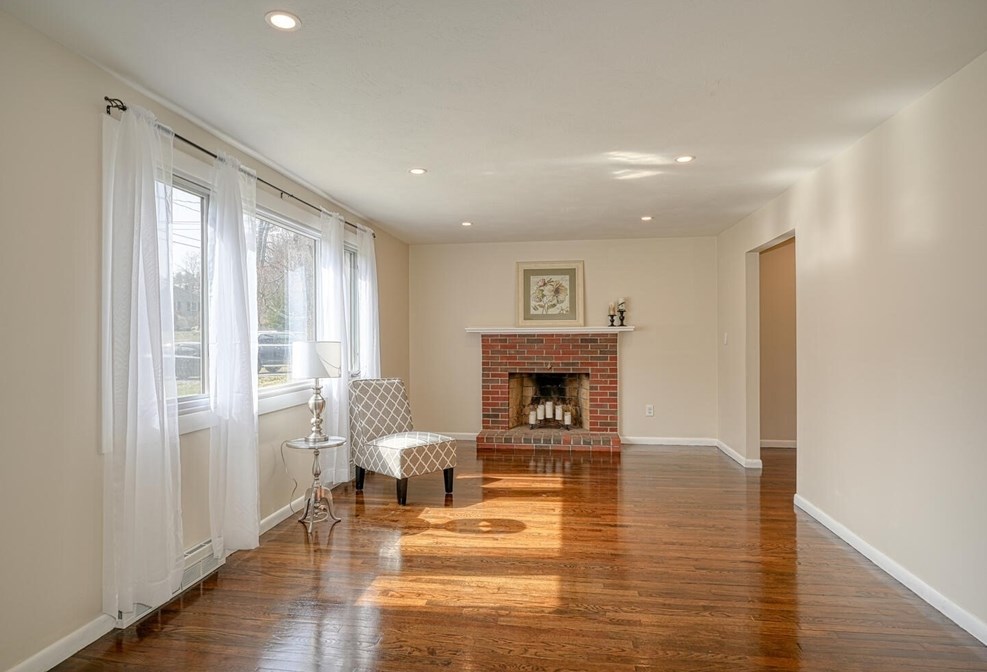 201 Gorwin Dr, Holliston MA  01746-1532 exterior