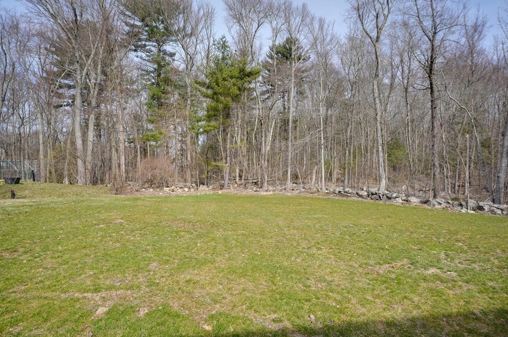 201 Gorwin Dr, Holliston MA  01746-1532 exterior