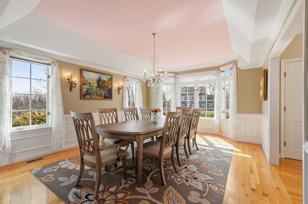 18 Camelot Dr, Shrewsbury MA  01545-7704 exterior