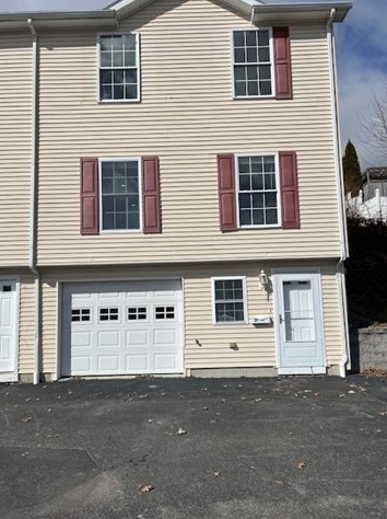 4 Woburn St, Worcester MA  01606-1926 exterior