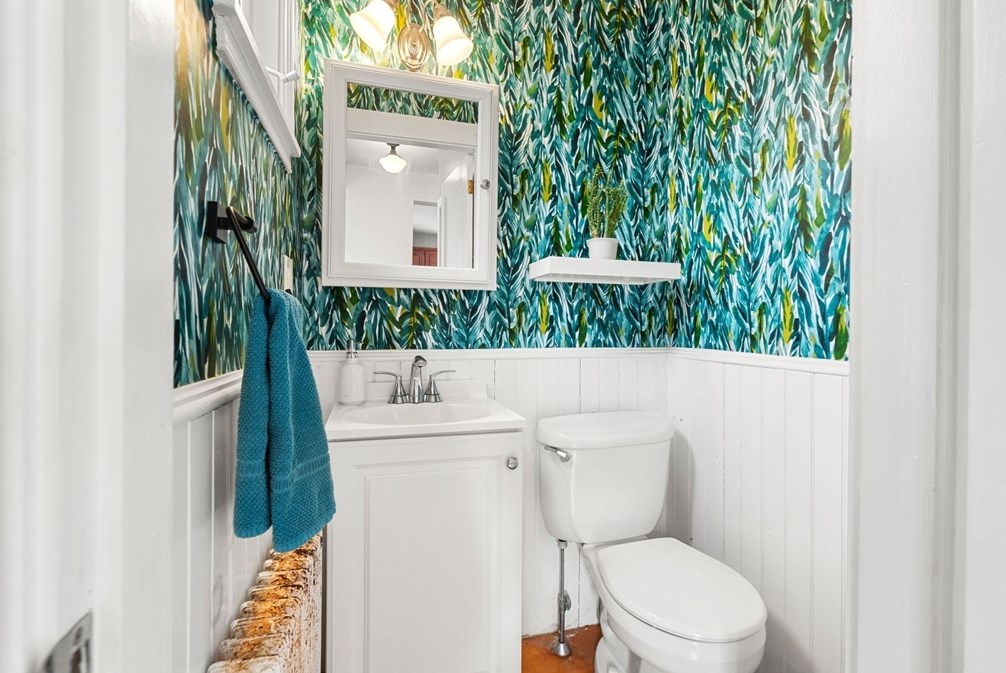 17 Whitney Ave, Beverly MA  01915-3435 exterior