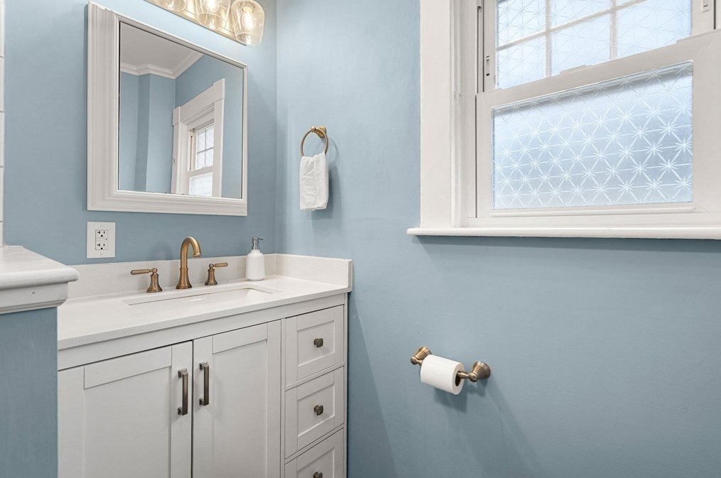 17 Whitney Ave, Beverly MA  01915-3435 exterior