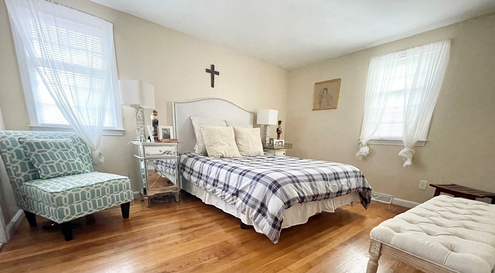 2 Brewster Rd, Hingham MA  02043-3664 exterior