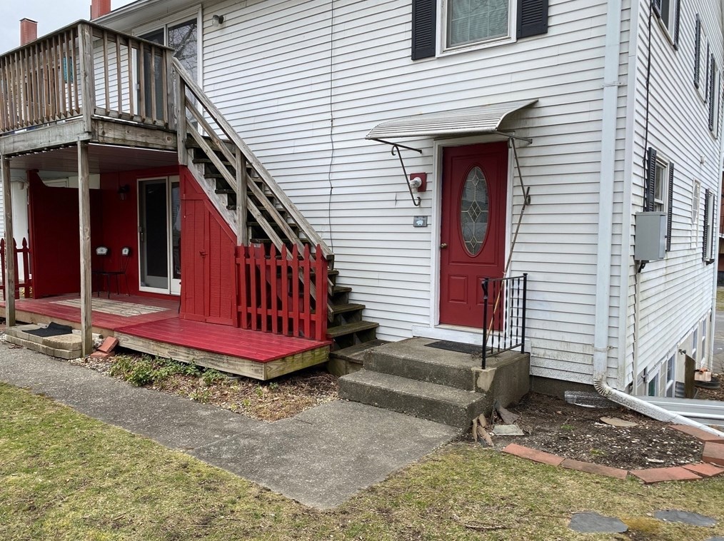 52 Prospect St, Greenfield MA  01301-3633 exterior