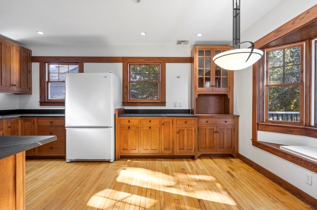 32 Tomlin St, Waltham MA  02451-3735 exterior