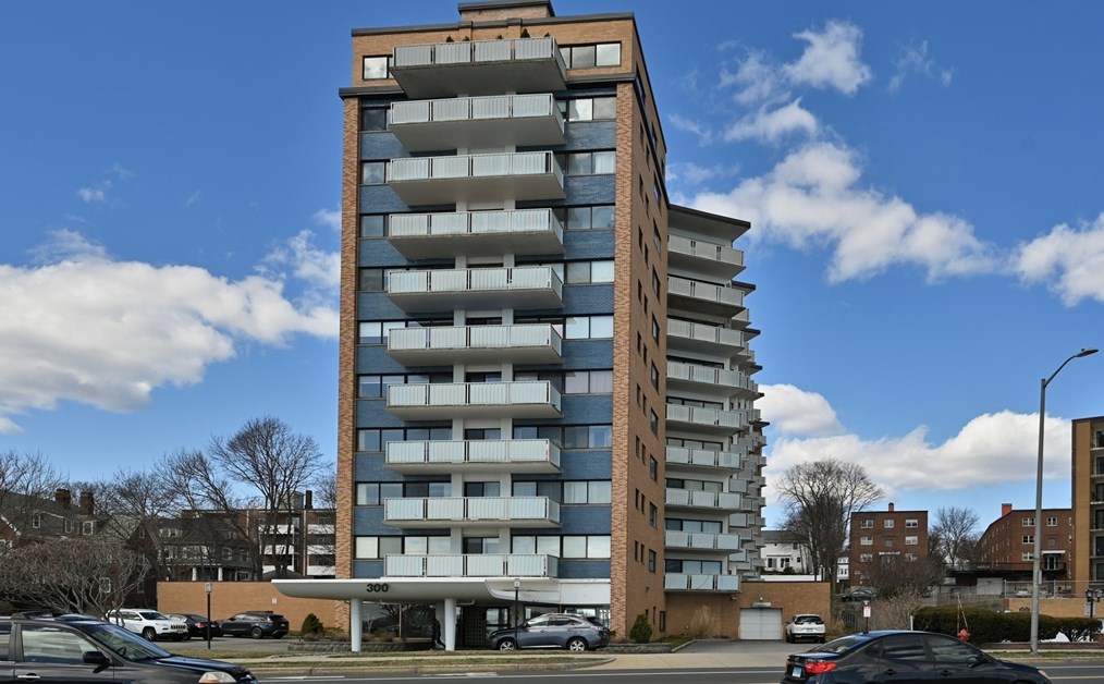 300 Lynn Shore Dr, Lynn MA 01902-4919 exterior
