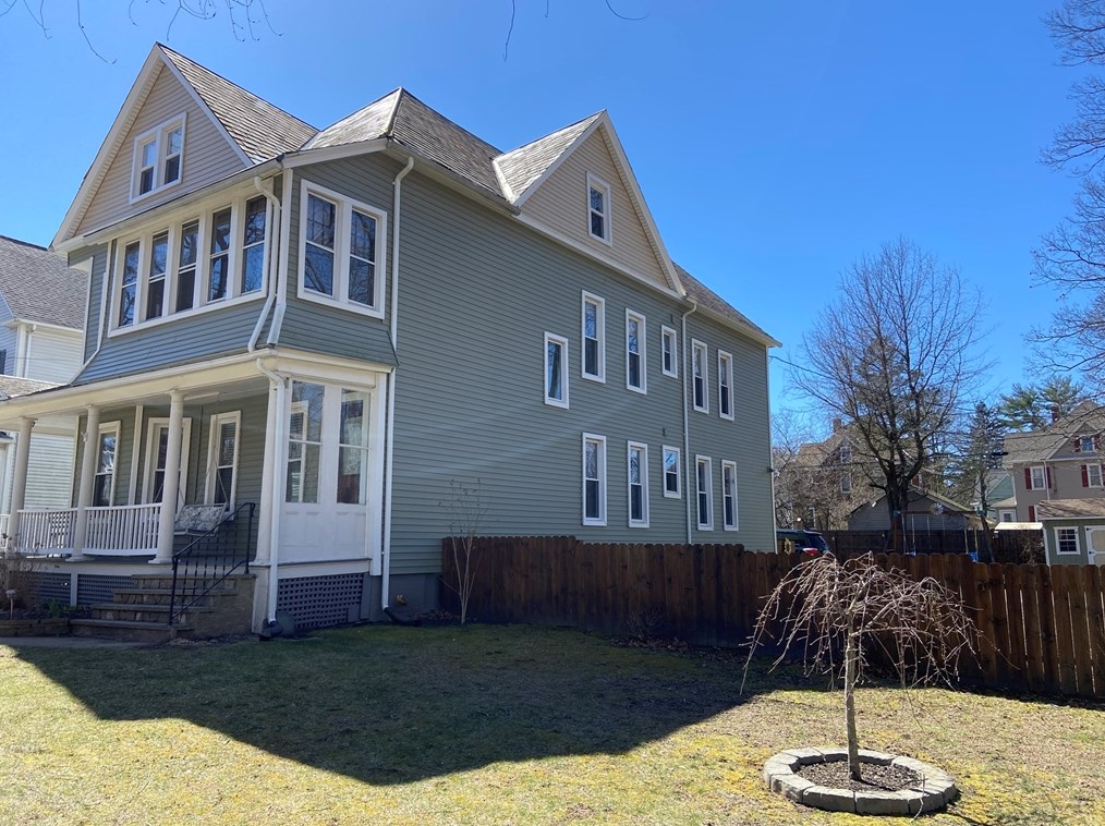 11 Pearl St, Holyoke MA  01040-2605 exterior