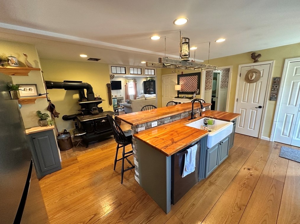 26 West St, Worcester MA 01609-2307 exterior