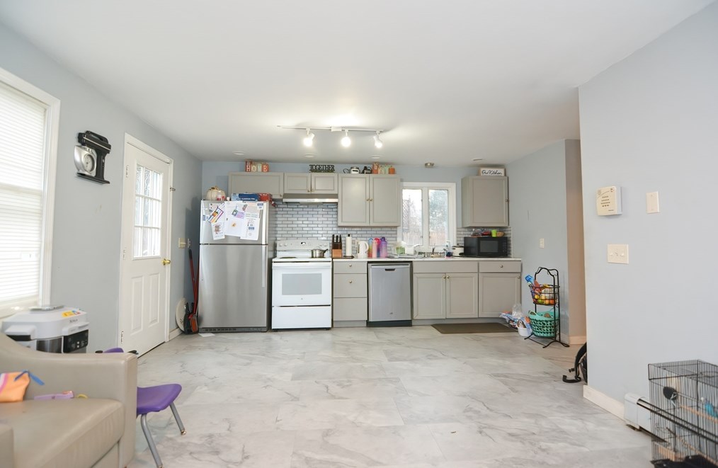 90 Christine St, Worcester MA  01606-2368 exterior