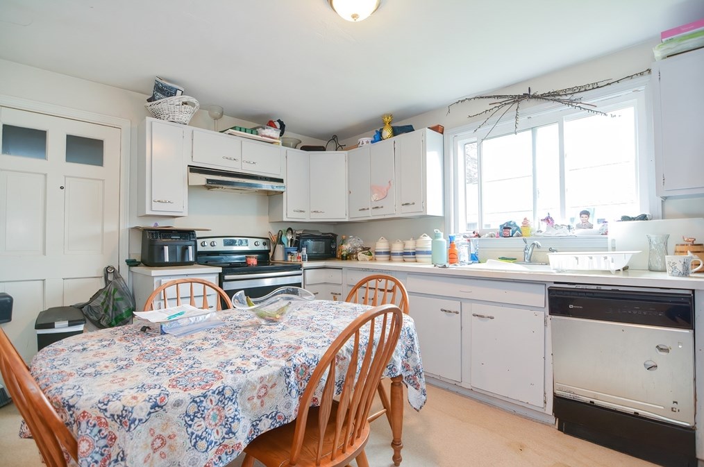 90 Christine St, Worcester MA  01606-2368 exterior