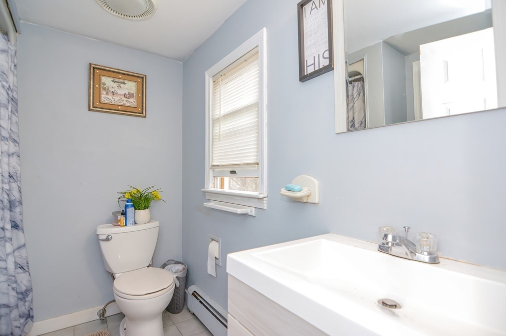 90 Christine St, Worcester MA  01606-2368 exterior