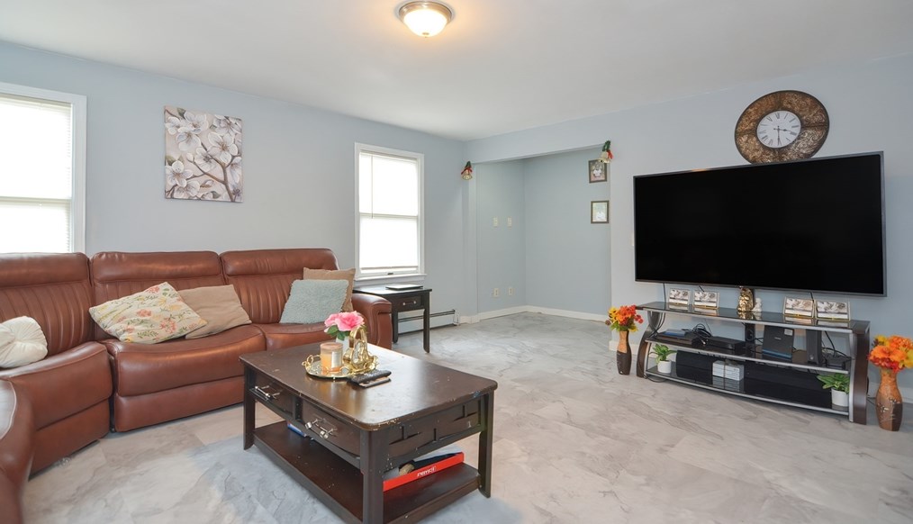 90 Christine St, Worcester MA  01606-2368 exterior