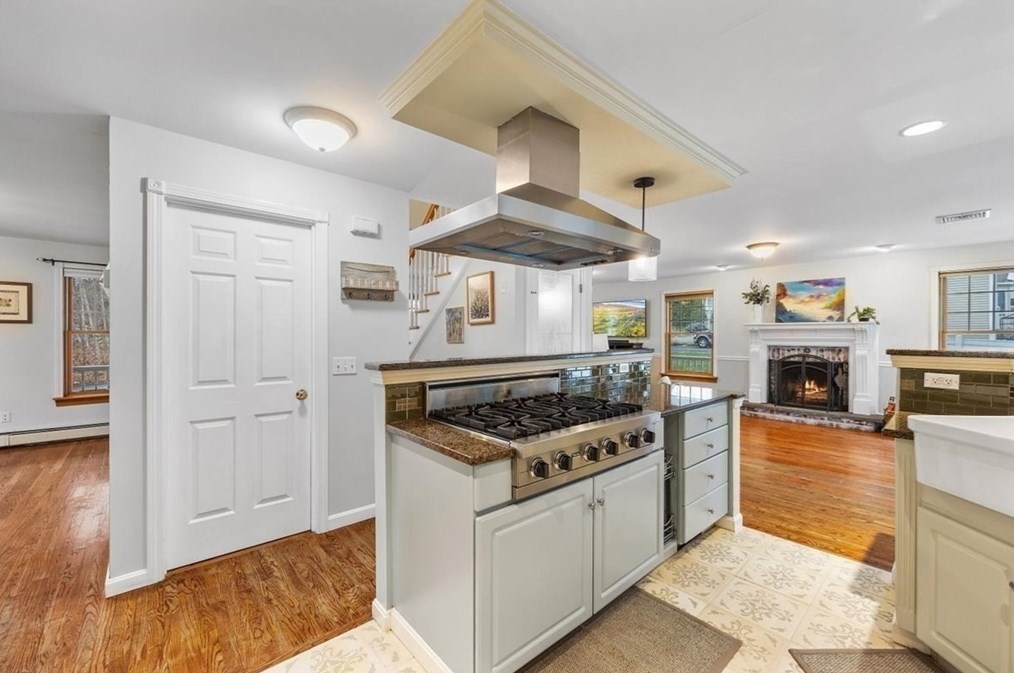 730 Dickinson St, Fall River MA  02721-4535 exterior