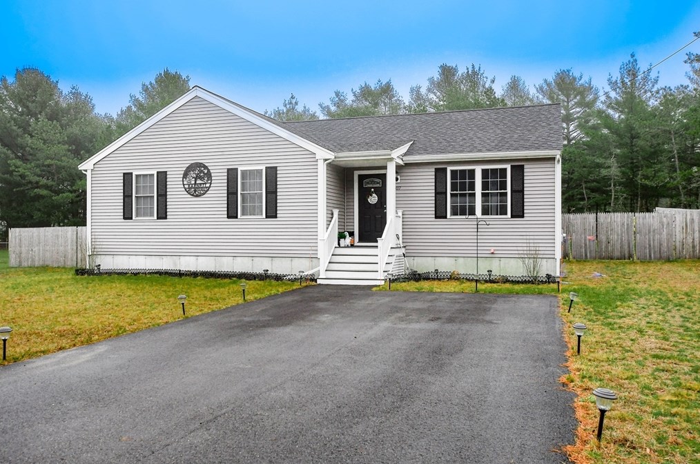 307 Charge Pond Rd, Wareham MA  02571-1108 exterior