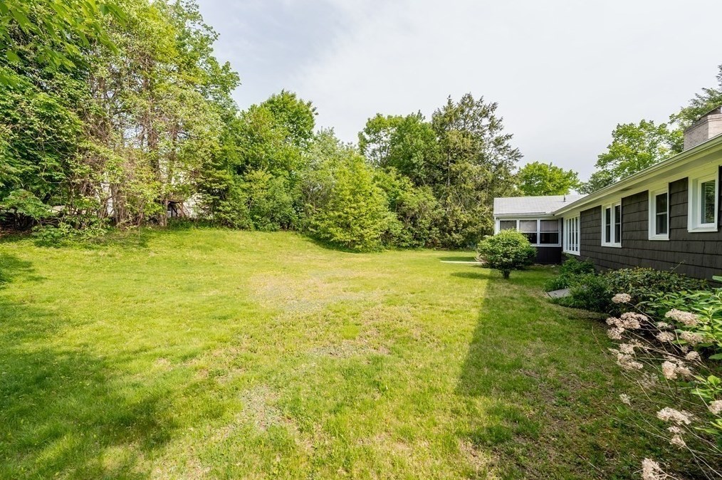 5 Brookside Cir, Wilbraham MA 01095-2102 exterior