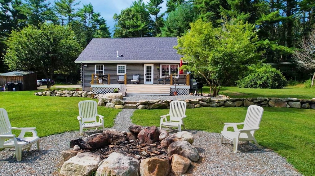 1406 Hixville Rd, Dartmouth MA  02747-1155 exterior