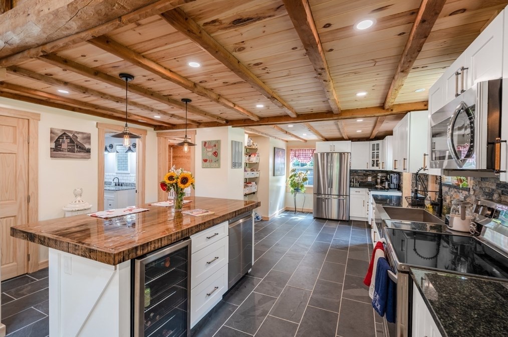 1406 Hixville Rd, Dartmouth MA  02747-1155 exterior