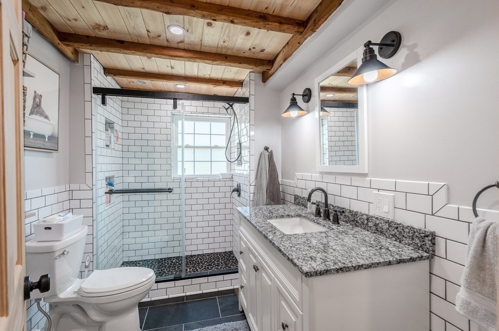 1406 Hixville Rd, Dartmouth MA  02747-1155 exterior