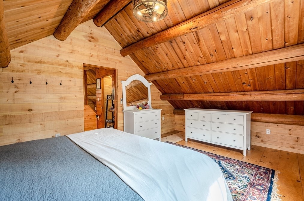 1406 Hixville Rd, Dartmouth MA  02747-1155 exterior