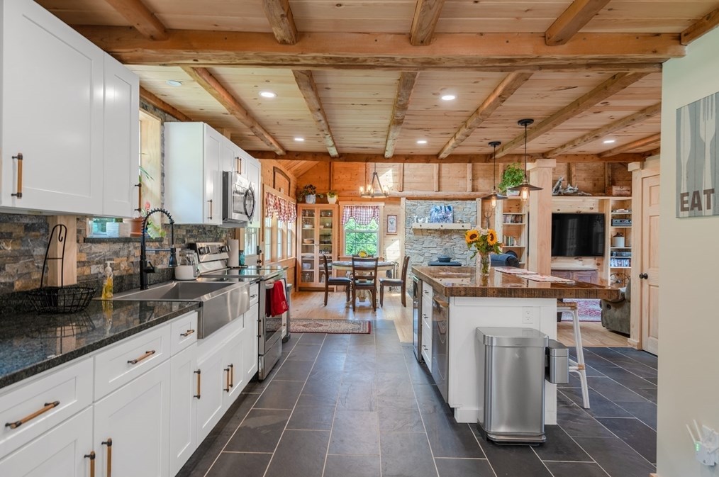 1406 Hixville Rd, Dartmouth MA  02747-1155 exterior