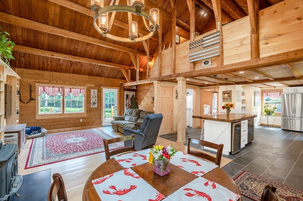 1406 Hixville Rd, Dartmouth MA  02747-1155 exterior