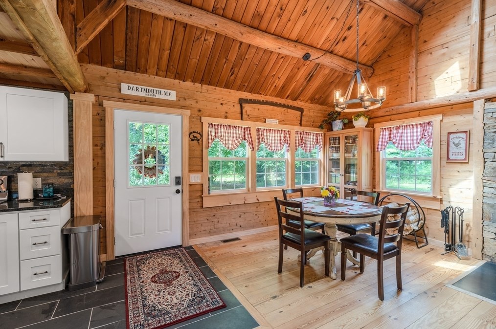 1406 Hixville Rd, Dartmouth MA  02747-1155 exterior