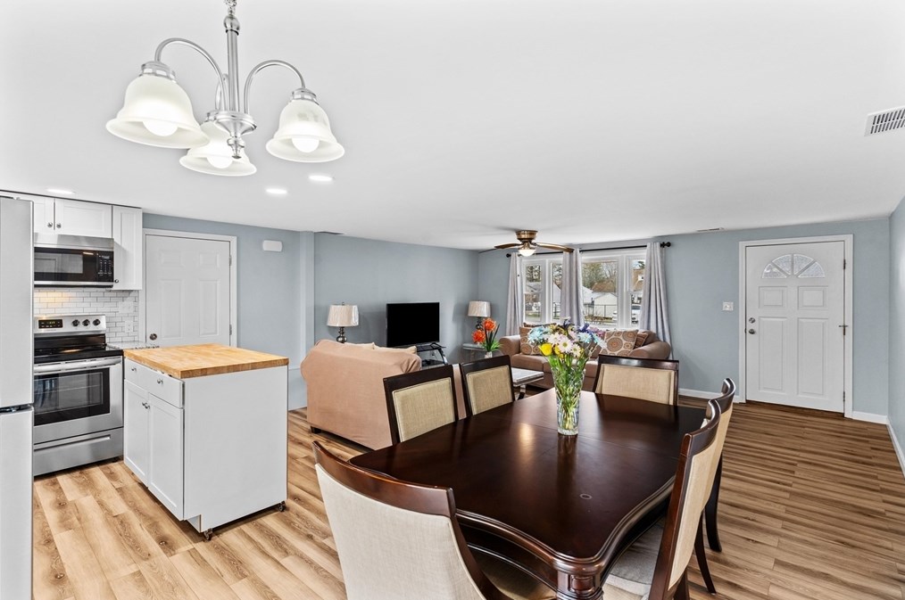 7 Jane Rd, Methuen MA  01844-3947 exterior