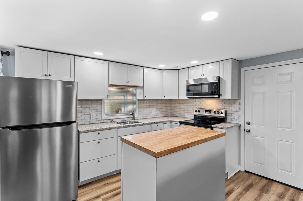 7 Jane Rd, Methuen MA  01844-3947 exterior