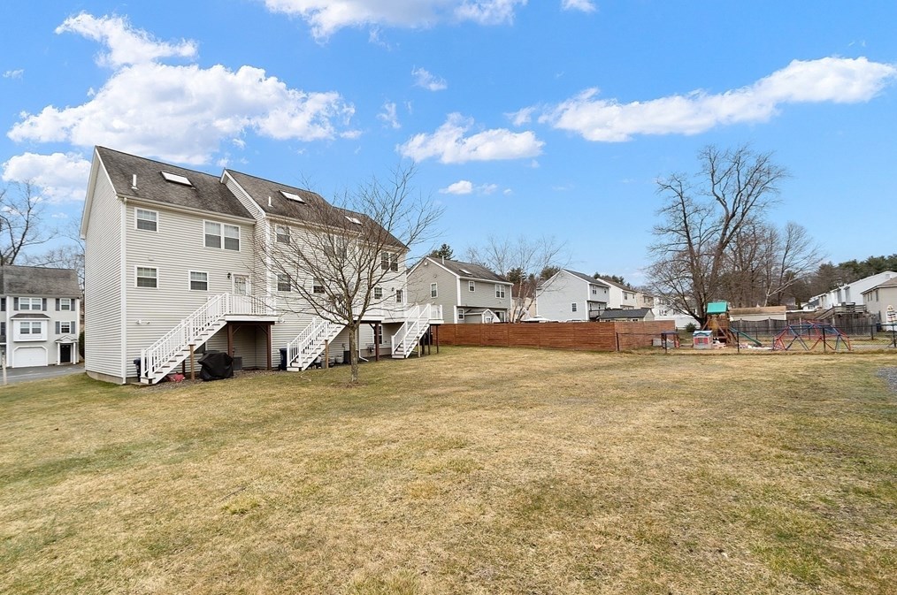 40 Joseph Ave, Dracut MA 01826-5762 exterior