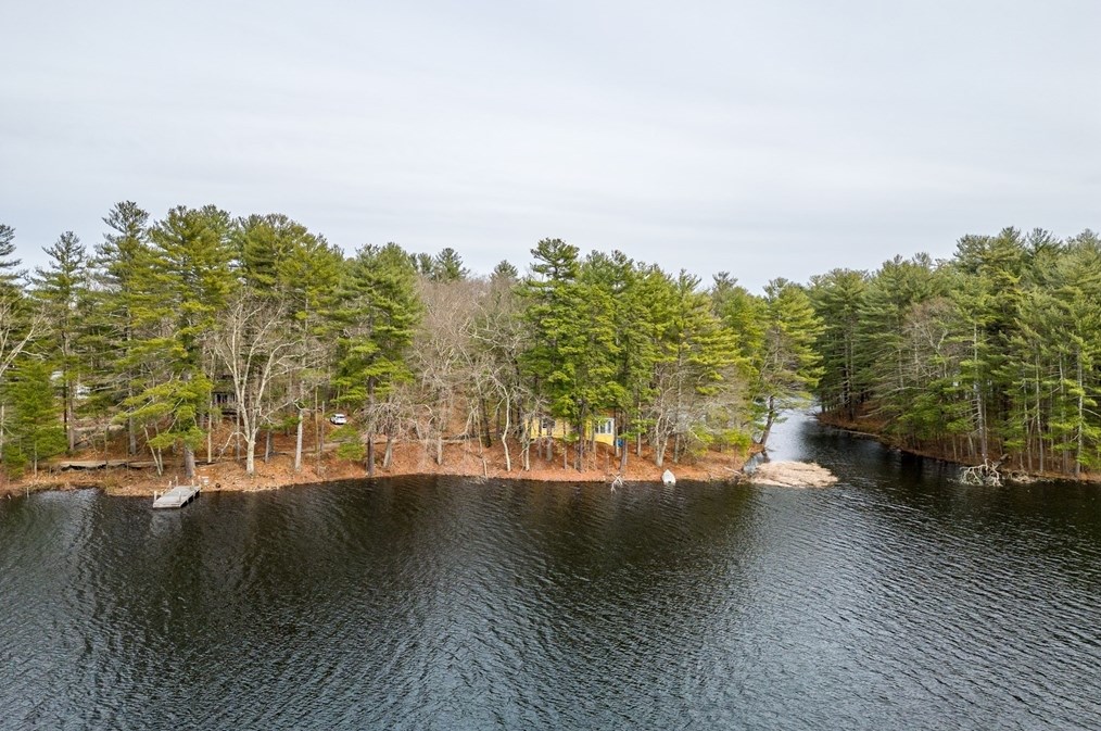 10 Wildwood Ave, Upton MA  01568-1513 exterior