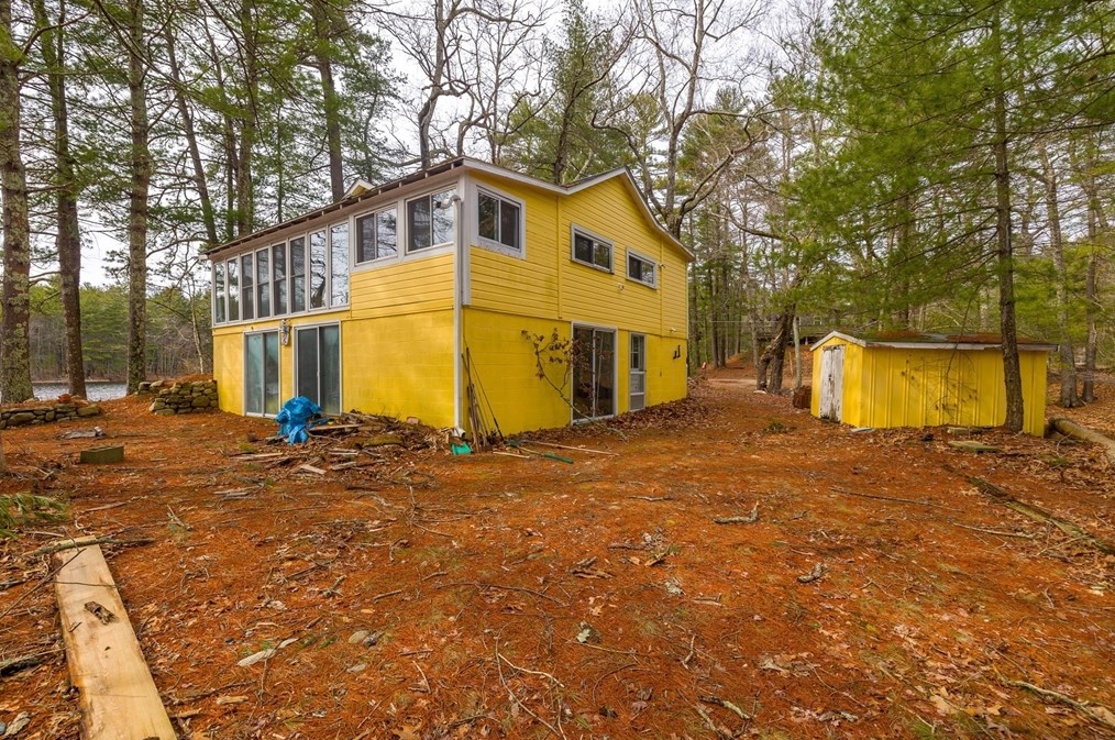 10 Wildwood Ave, Upton MA  01568-1513 exterior