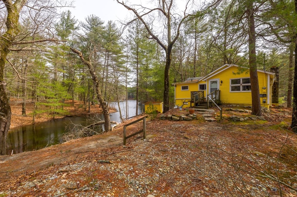 10 Wildwood Ave, Upton MA  01568-1513 exterior