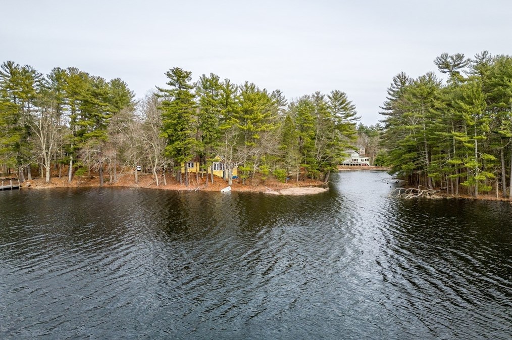 10 Wildwood Ave, Upton MA  01568-1513 exterior