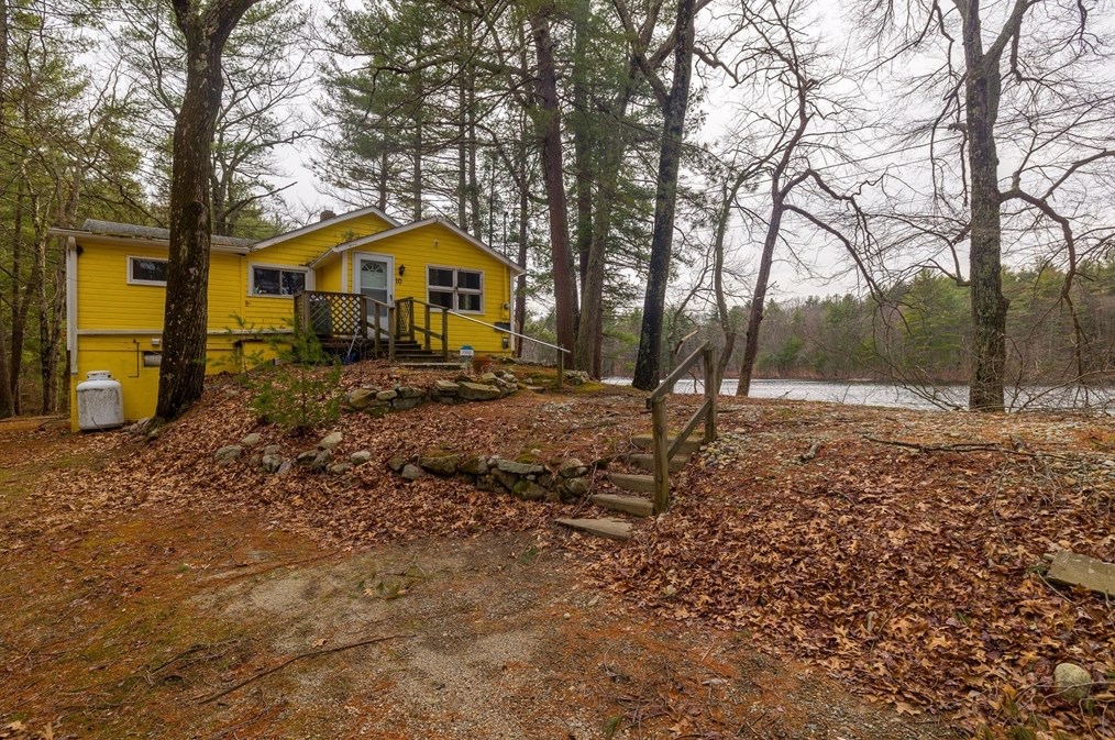 10 Wildwood Ave, Upton MA  01568-1513 exterior