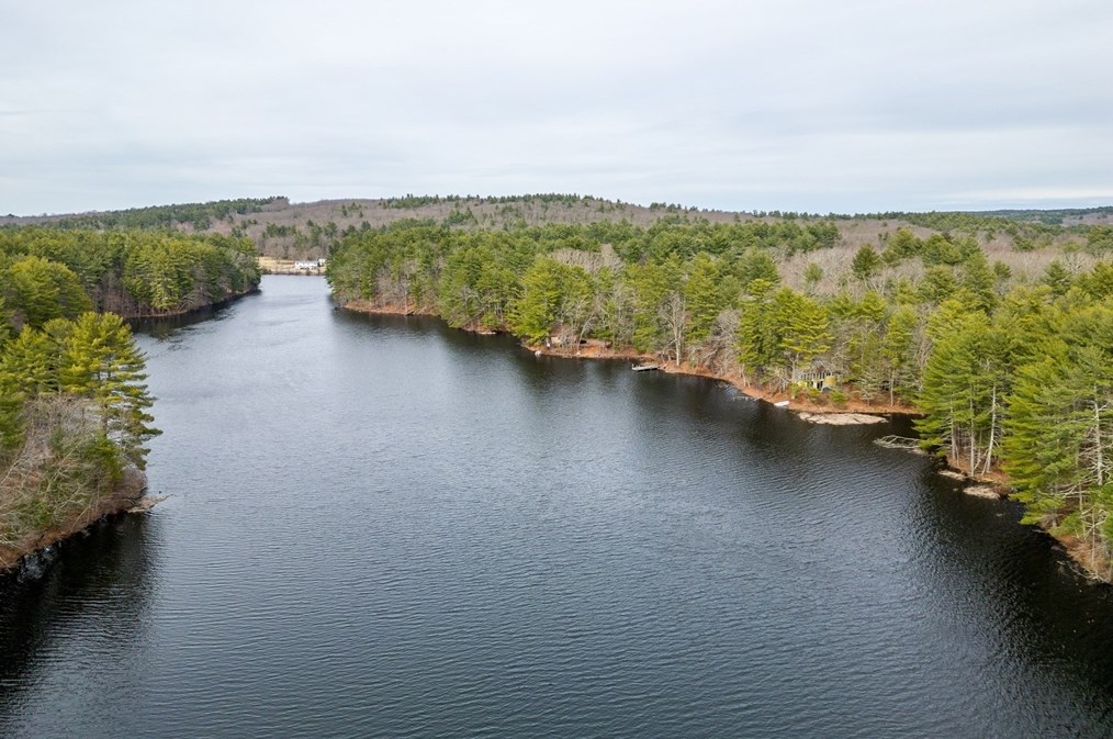 10 Wildwood Ave, Upton MA  01568-1513 exterior