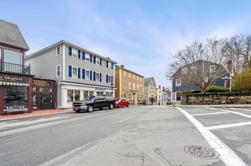 218 Washington St, Marblehead MA 01945-3337 exterior