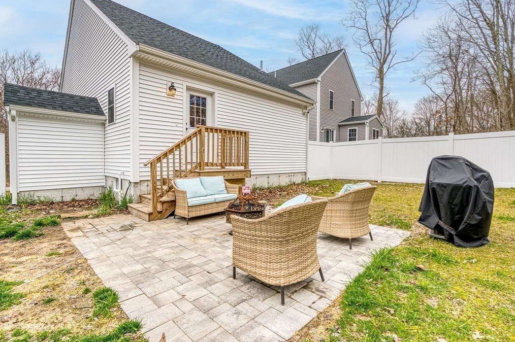 726 Dighton Ave, Taunton MA  02780-7131 exterior