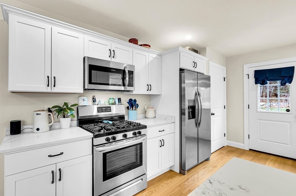 726 Dighton Ave, Taunton MA  02780-7131 exterior