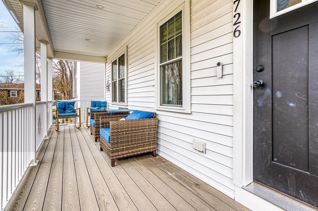 726 Dighton Ave, Taunton MA  02780-7131 exterior