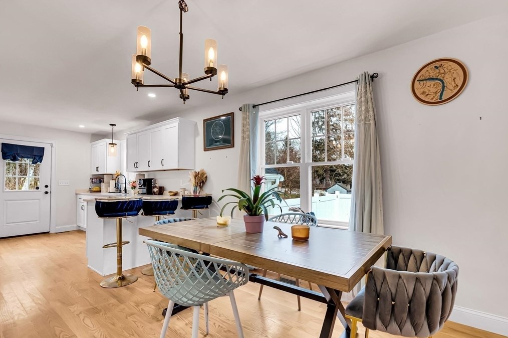 726 Dighton Ave, Taunton MA  02780-7131 exterior