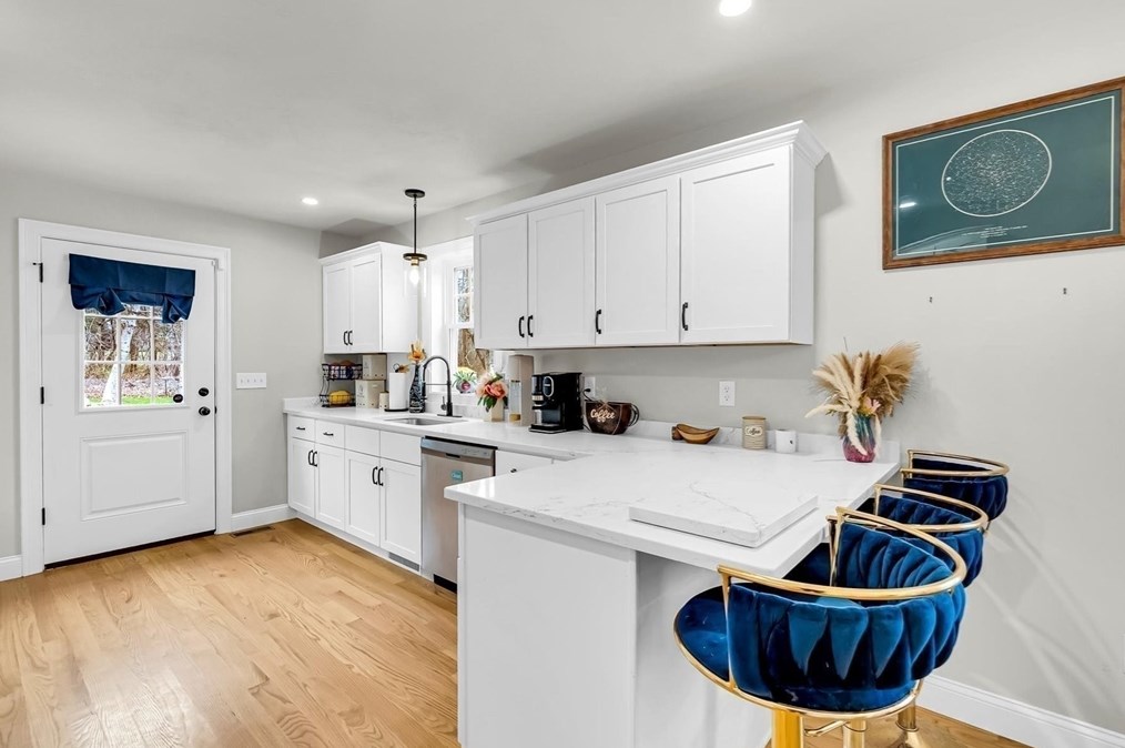 726 Dighton Ave, Taunton MA  02780-7131 exterior