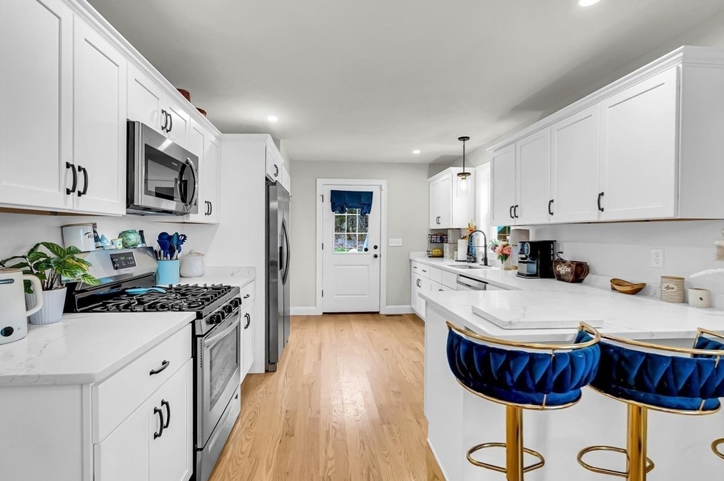 726 Dighton Ave, Taunton MA  02780-7131 exterior