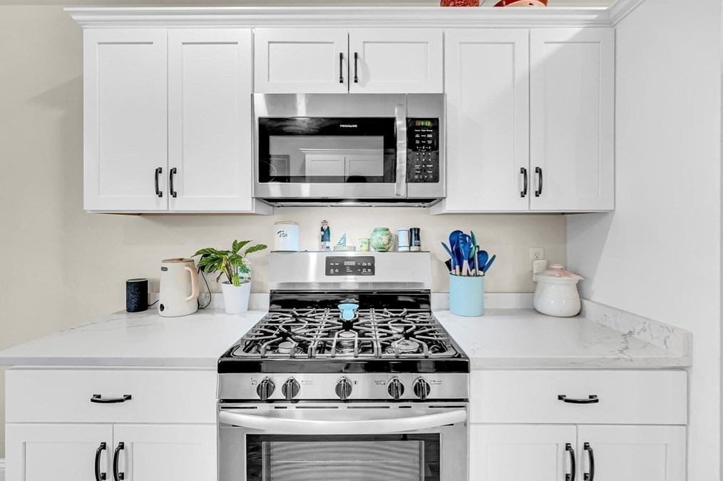 726 Dighton Ave, Taunton MA  02780-7131 exterior