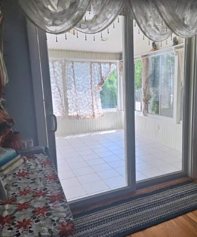 12 Cotton St, Leominster MA 01453-5629 exterior