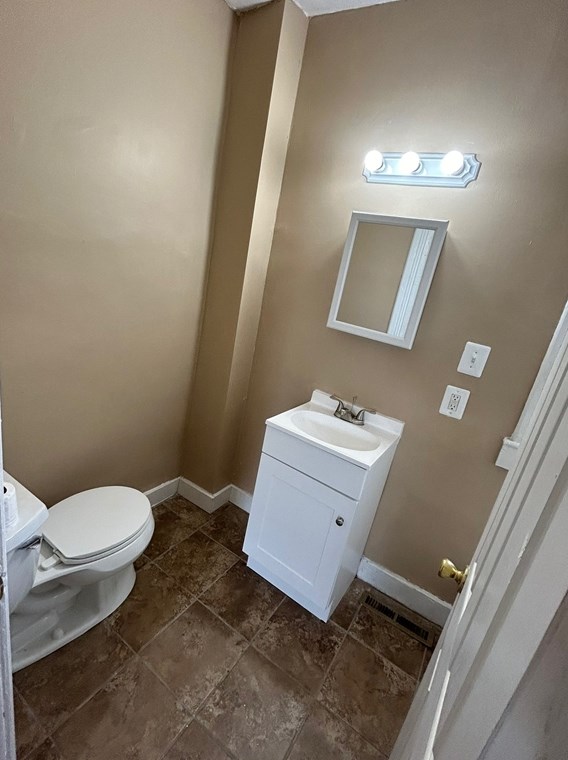 67 Alden St, Springfield MA 01109-3701 exterior