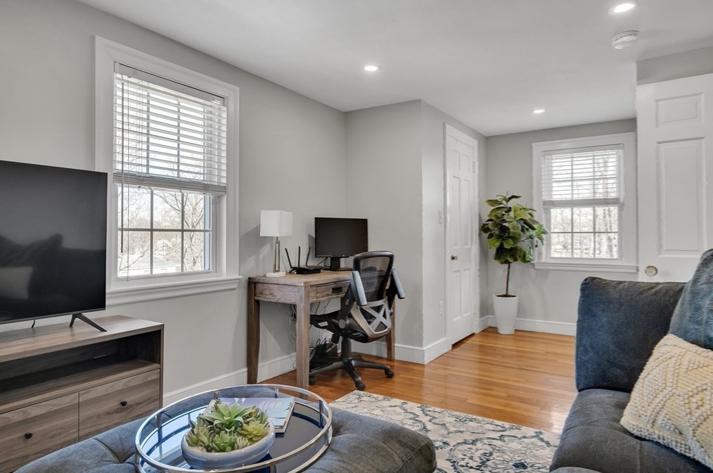 16 Beechwood Rd, Waltham MA  02453-6527 exterior