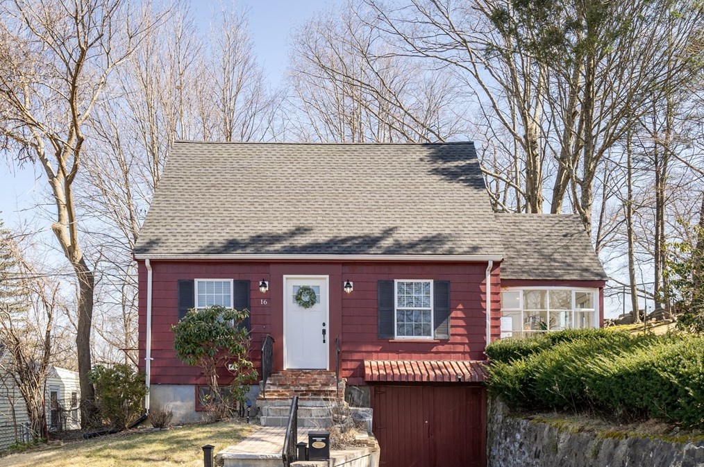 16 Beechwood Rd, Waltham MA  02453-6527 exterior